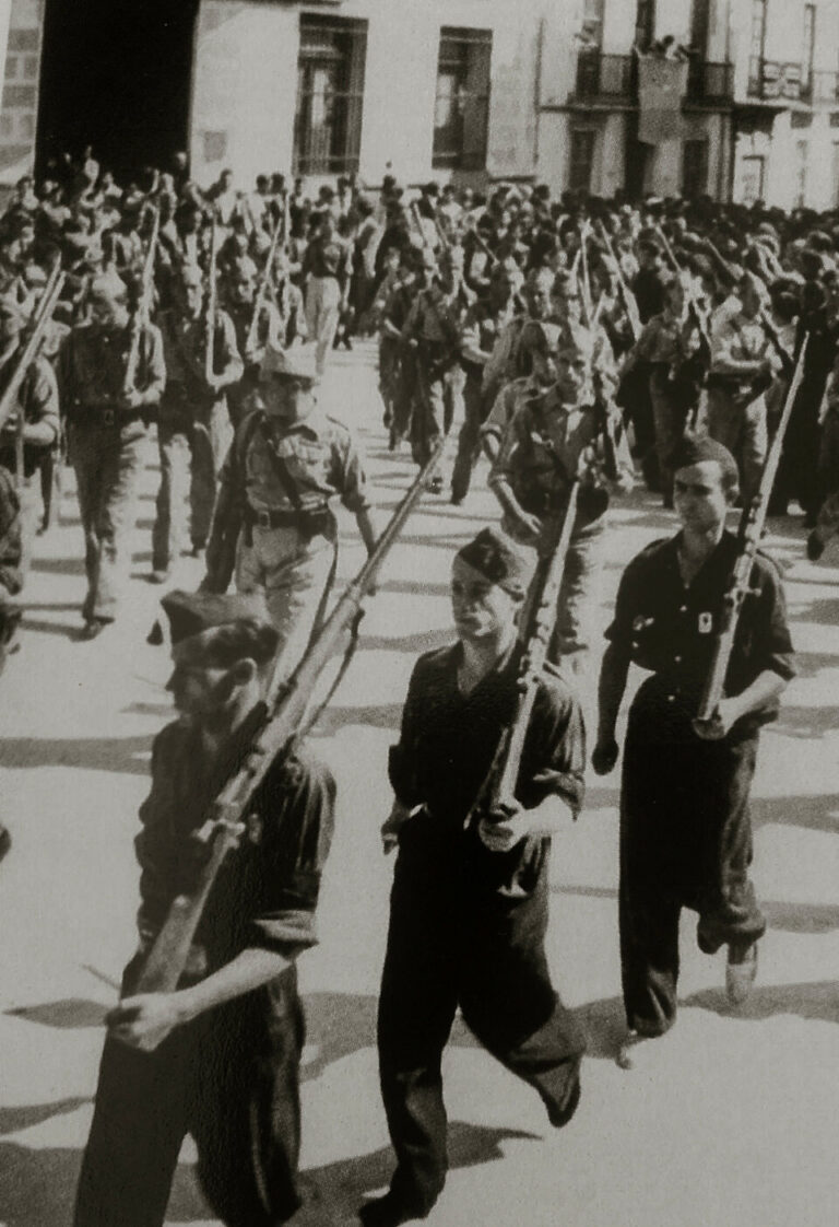 Baena-Guerra-Civil-desfile-militares-en-el-Paseo